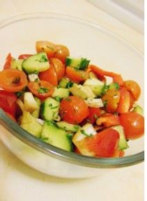 阳光,大海,美丽的男女们—地中海蔬菜沙拉