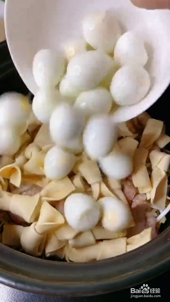 如何制作好吃的红烧鹌鹑蛋五花肉