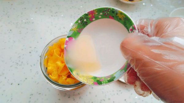 鸡肉浇汤便当罐