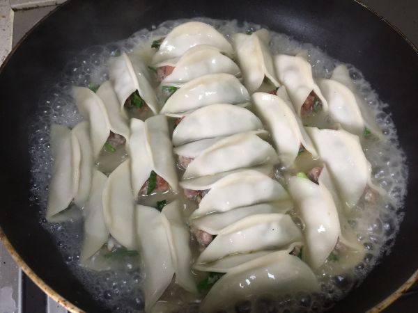 鲜虾韭菜肉锅贴