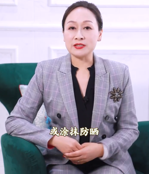 敏感肌肤只能用清水洗脸吗