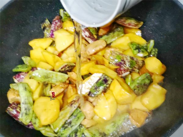 土豆鸡块炖豆角