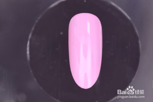 怎样做粉色格子花卉美甲？