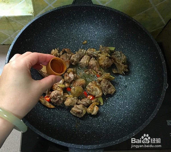 如何制作腐竹烧土鸡