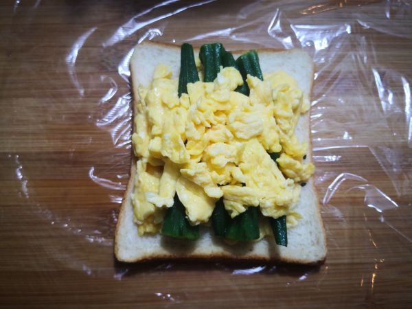 秋葵鸡蛋三明治