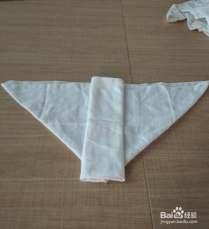 婴儿纯棉纱布尿布的折叠方法