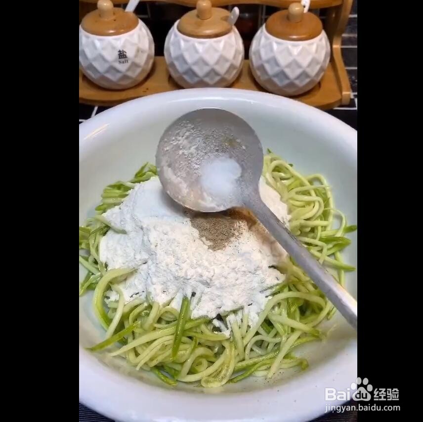 制作西葫芦饼的方法