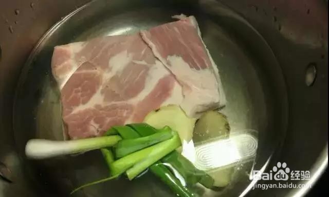 芋头扣肉的做法