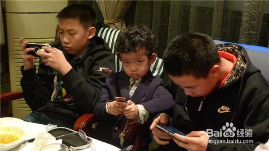 孩子寒假玩手机、打游戏家长怎么管