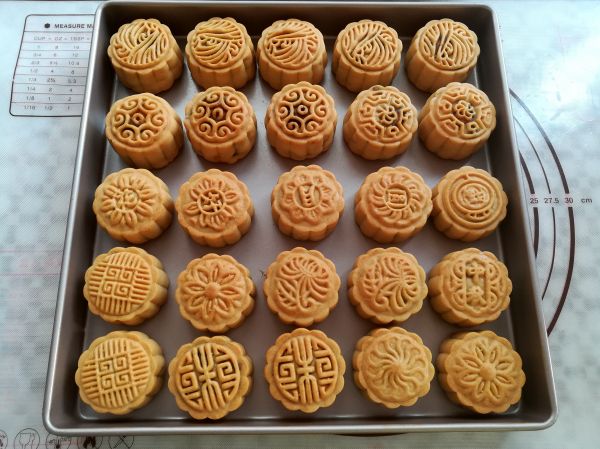 红豆沙蛋黄月饼