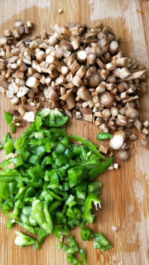 茶树菇青椒炒蛋