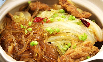 五花肉炖白菜粉条的做法