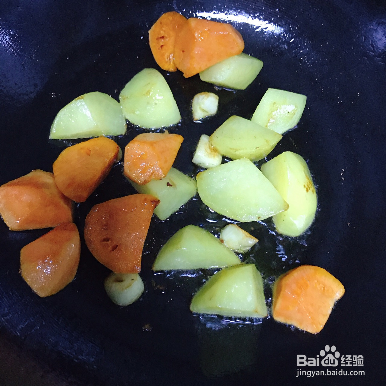 吮指三汁焖鸡的做法