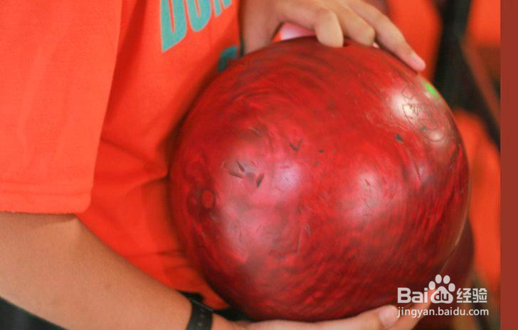 如何挑选保龄球