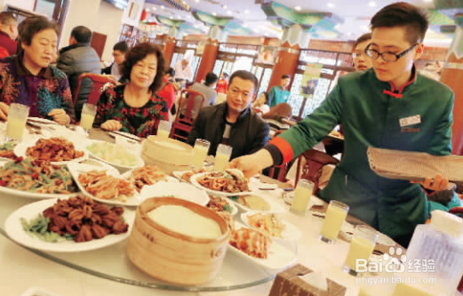 作为一名餐厅服务员遇到自己不喜欢的客户怎么办