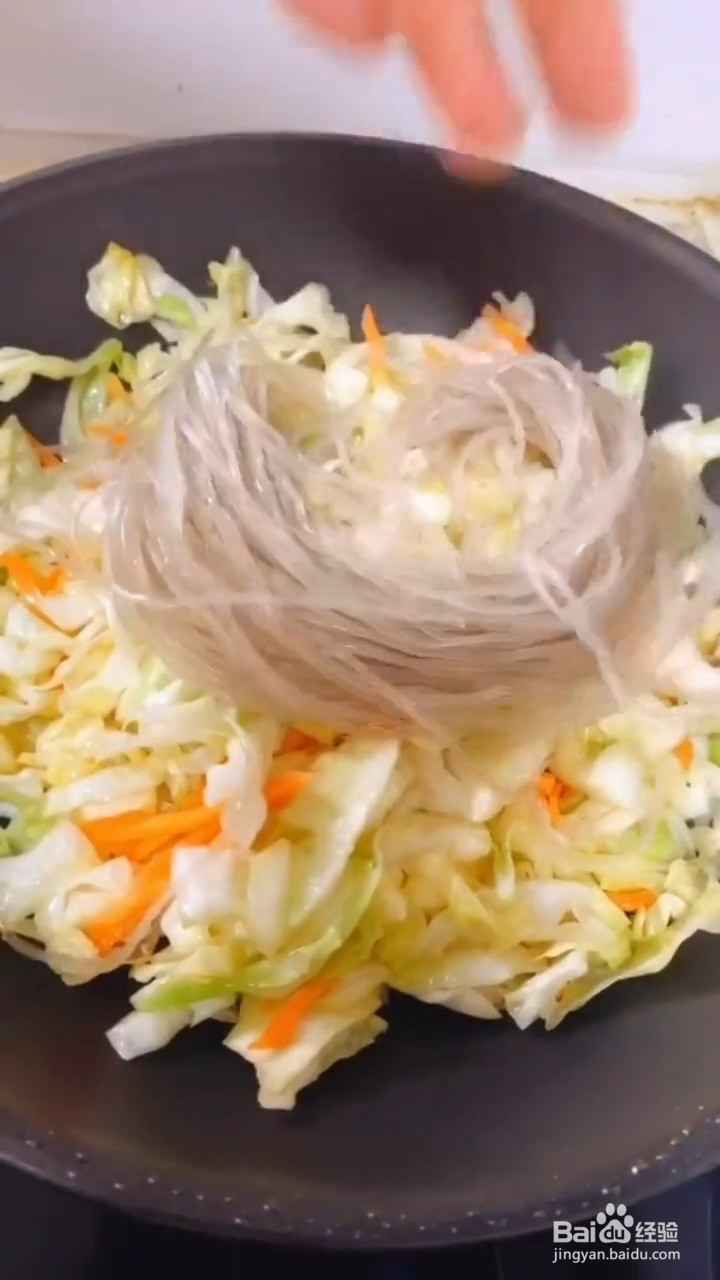 如何制作包菜鸡蛋炒粉丝