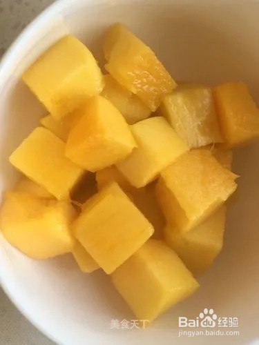黄桃芒果甜汤