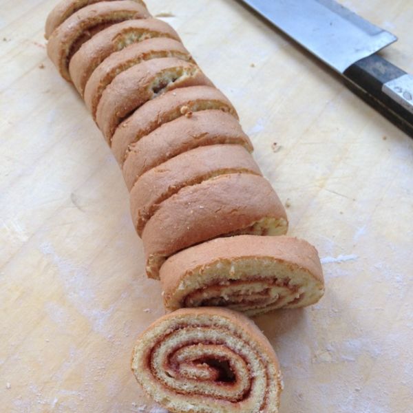 草莓戚风蛋糕卷