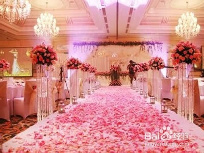 华丽粉红色婚礼现场布置