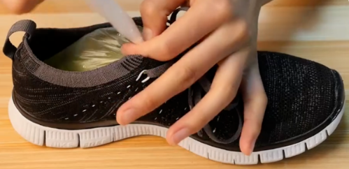 最简易鞋变大的方法