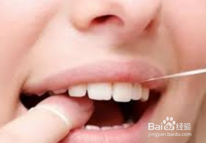 <b>牙齿清洁专家声称：牙线是无用的</b>