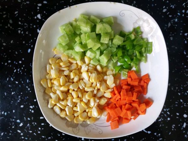 五彩鸡胸肉鲜蔬丁