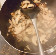 如何制作菌菇蛋花汤