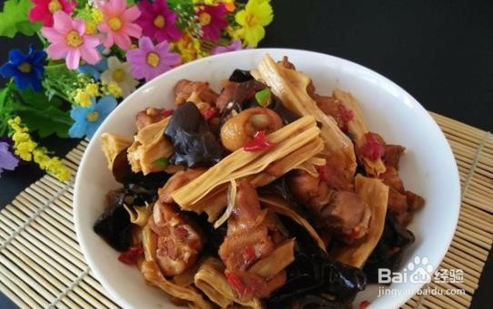 腐竹木耳烧鸡腿