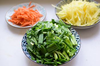 韭菜炒土豆丝