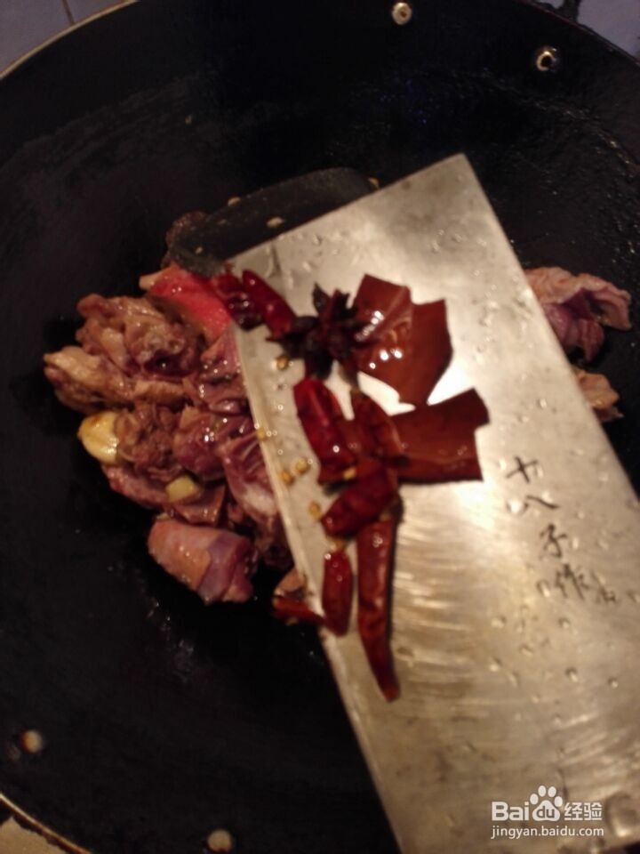 怎样制作公鸡烧板粟？