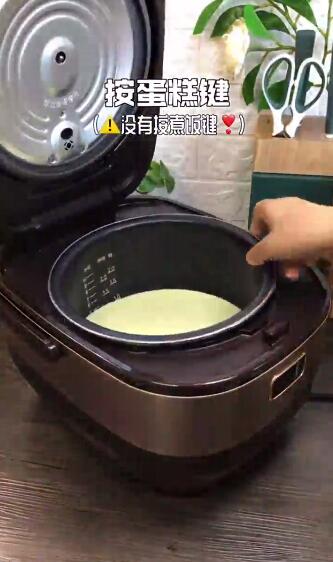 如何做用电饭煲做蛋糕