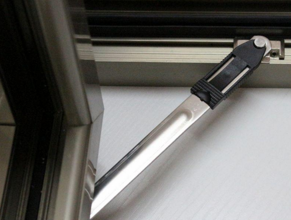 窗户下面的塑料块叫什么