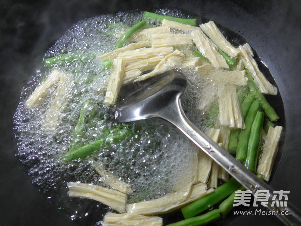 腐竹五花肉炒梅豆
