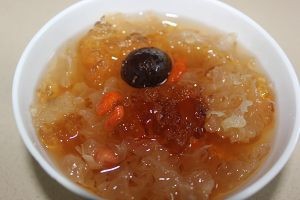 如何制作美味好吃的桃胶木耳羹