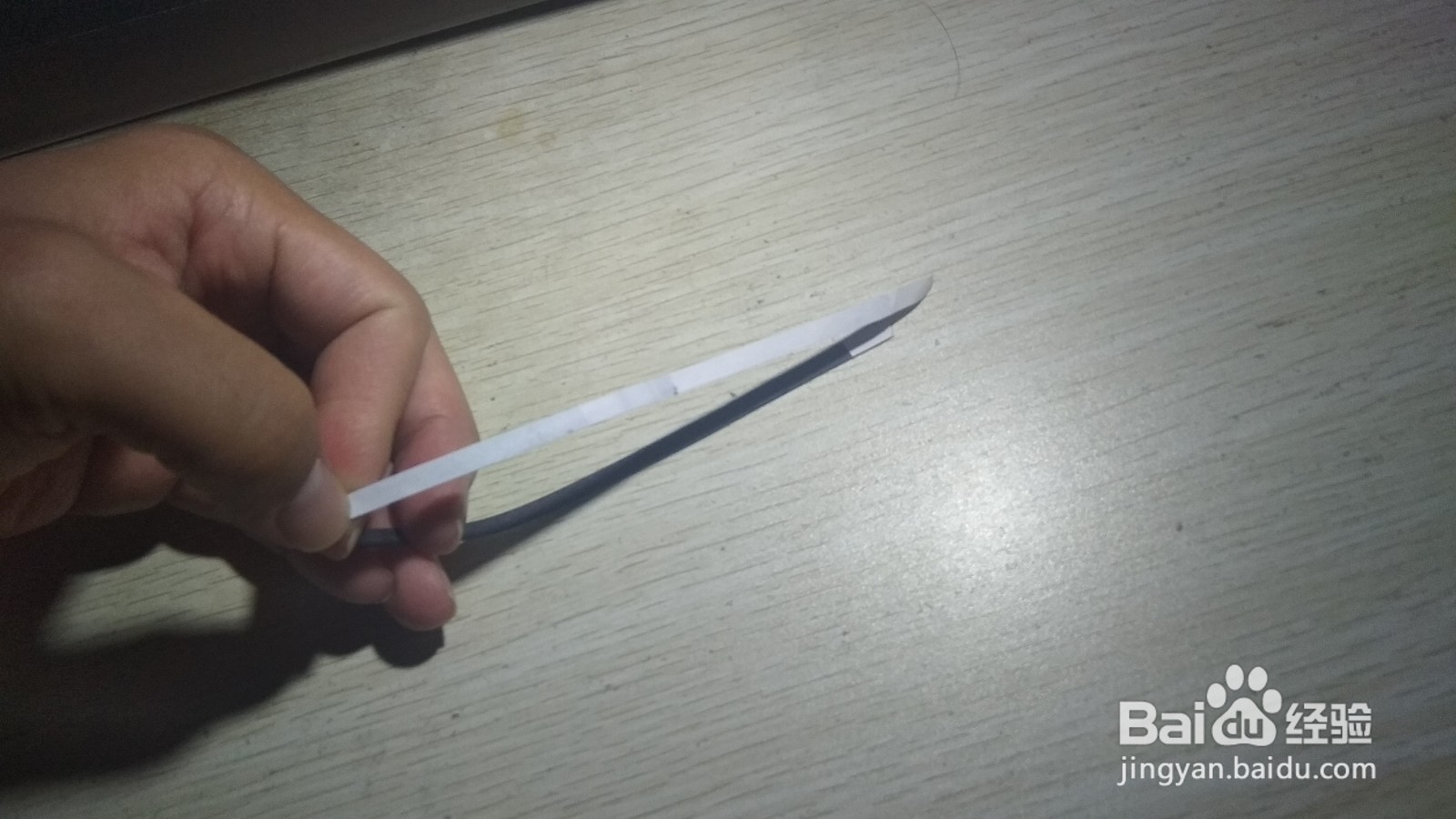 如何用细长的纸条做简易的手机支架