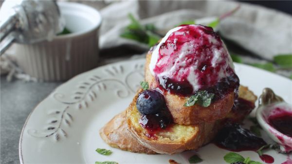 蓝莓冰淇淋煎法棍