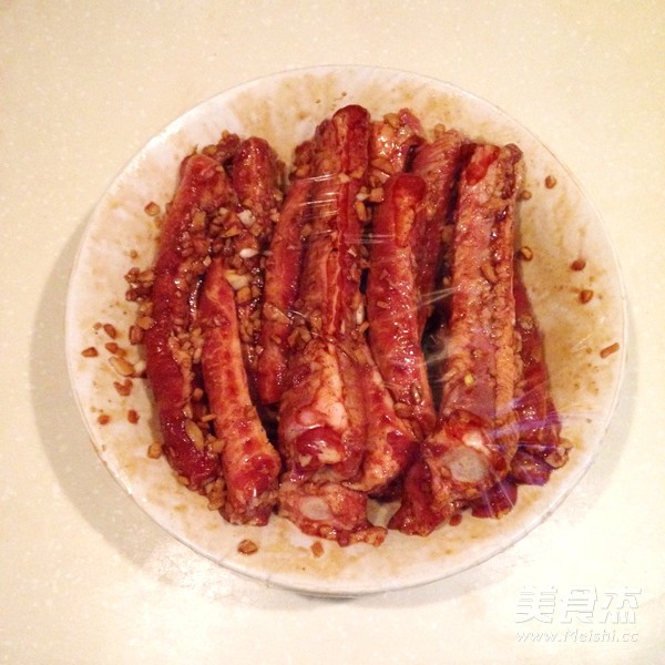 蒜香烤肋排的做法