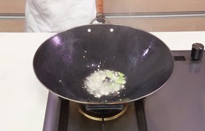 家常菜:青椒炒年糕