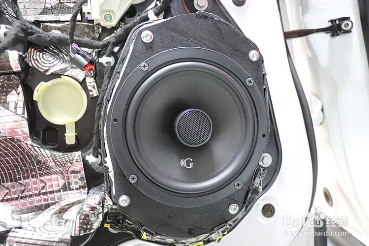 乌鲁木齐吉普自由侠汽车音响改装隔音升级案例