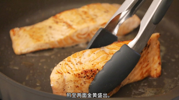 柠檬蒜香薄盐煎三文鱼