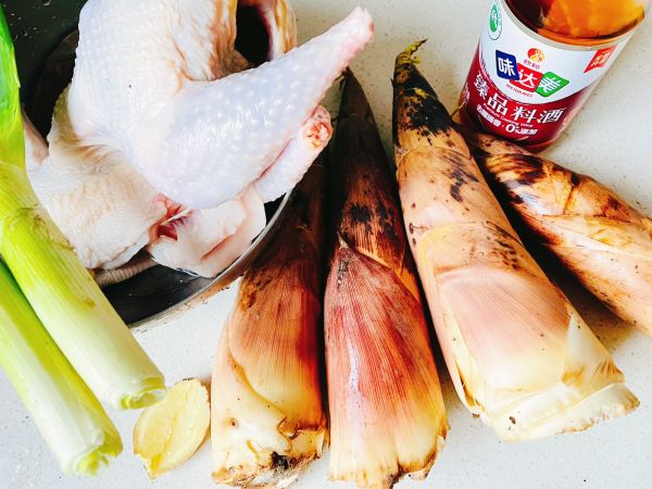 花样竹笋刀板肉鸡汤