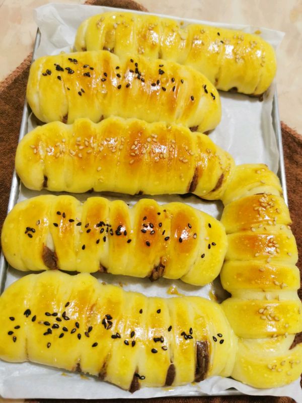 毛毛虫豆沙面包