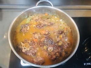 红酒炖牛尾配土豆泥