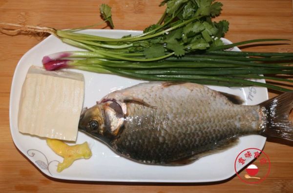 鲜美可口鲫鱼豆腐汤