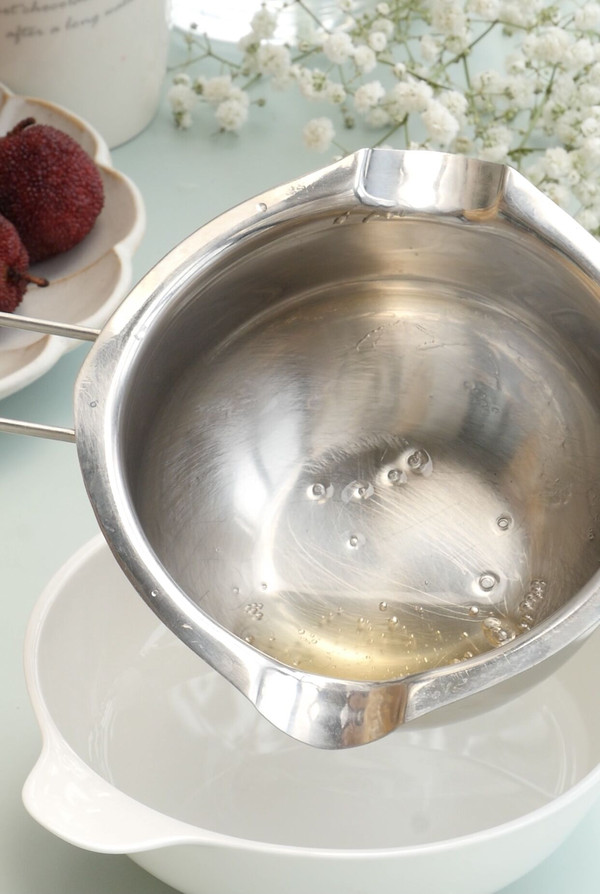 杨梅冰激凌纸杯蛋糕