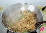 一般家里中午最常吃美为主食豆角焖面