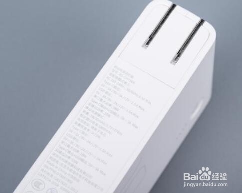 将充电器与充电宝合二为一倍思18WPD快充充电宝