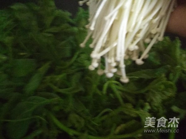 金针菇炒南瓜蔓