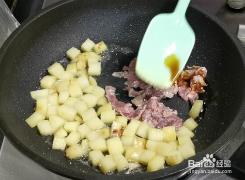 土豆炒牛肉的做法