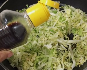 食补佳品炝炒圆白菜丝